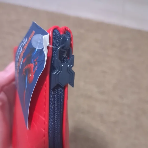 New SPIDERMAN UNITED AIRLINES Business First Class Amenity Kit Bag Unopened - Picture 3 of 7